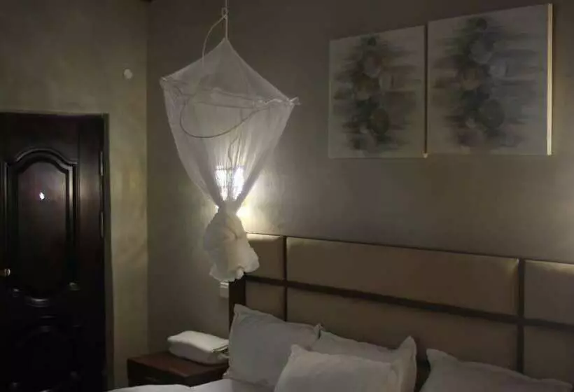 هتل Acamms Gardens Lodge Mongu