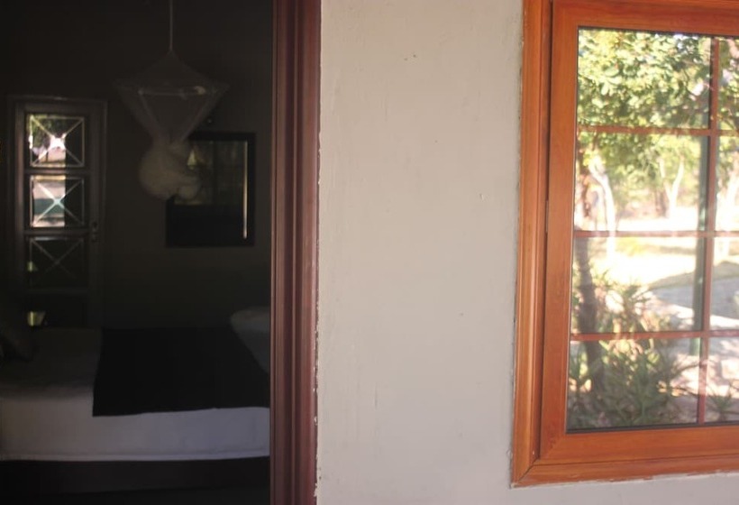 هتل Acamms Gardens Lodge Mongu