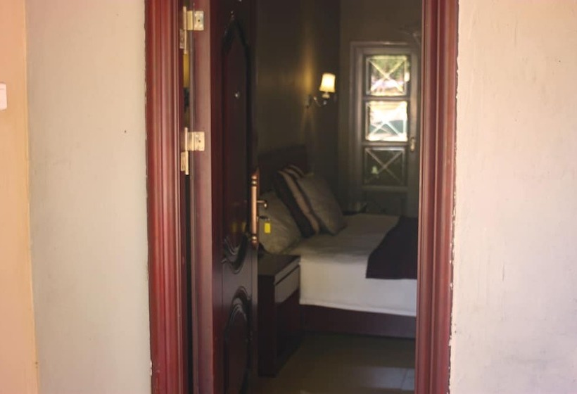 هتل Acamms Gardens Lodge Mongu