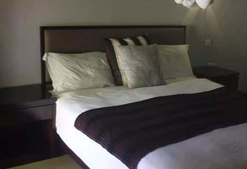 هتل Acamms Gardens Lodge Mongu