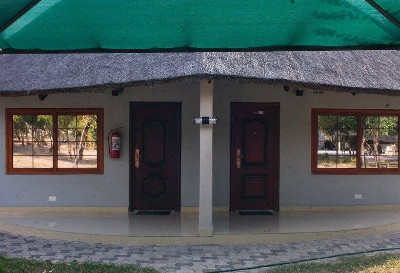 هتل Acamms Gardens Lodge Mongu