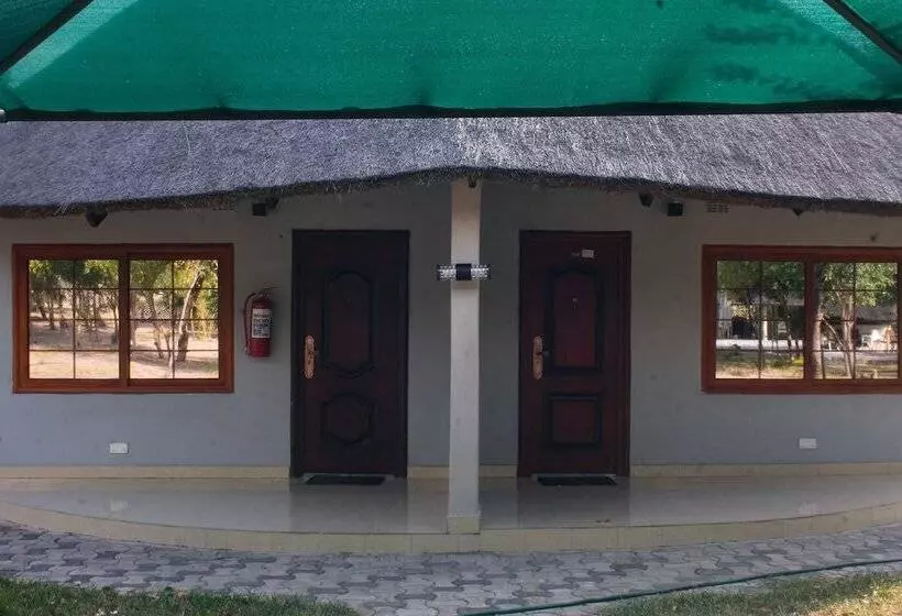 هتل Acamms Gardens Lodge Mongu