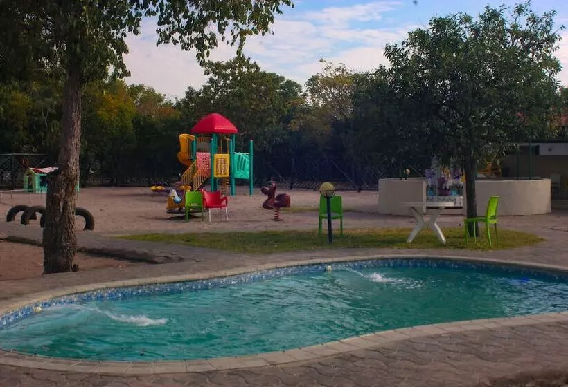 هتل Acamms Gardens Lodge Mongu