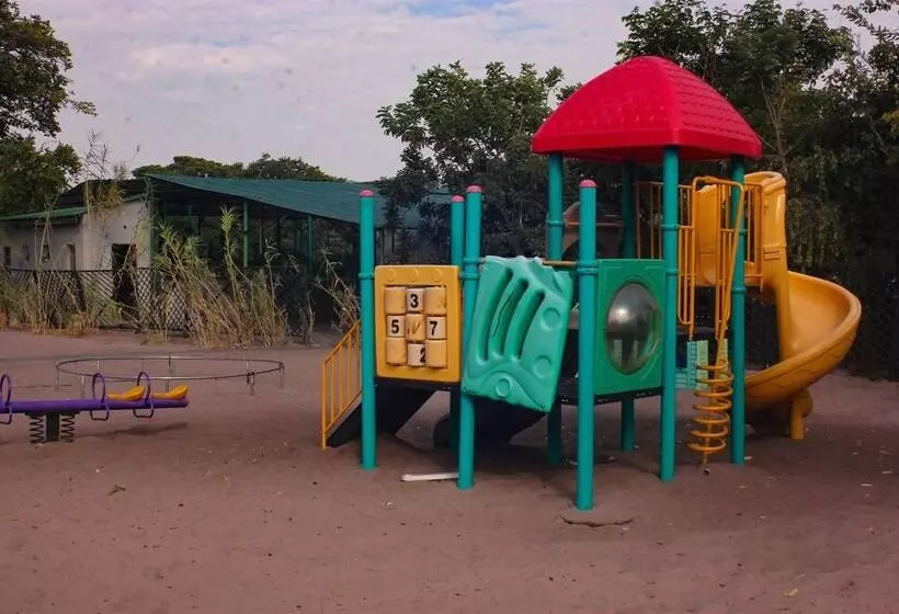 هتل Acamms Gardens Lodge Mongu