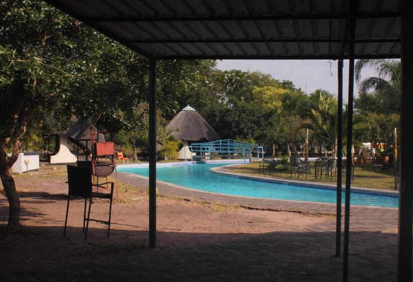 هتل Acamms Gardens Lodge Mongu