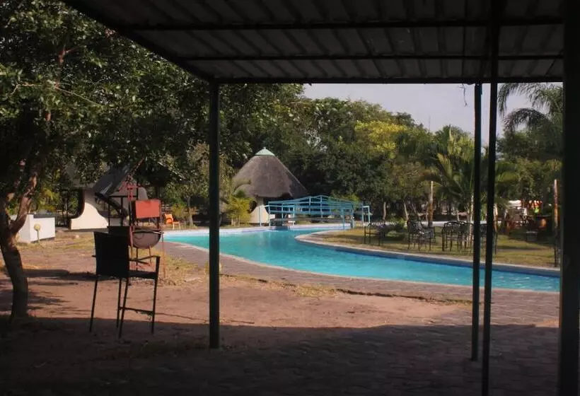 هتل Acamms Gardens Lodge Mongu