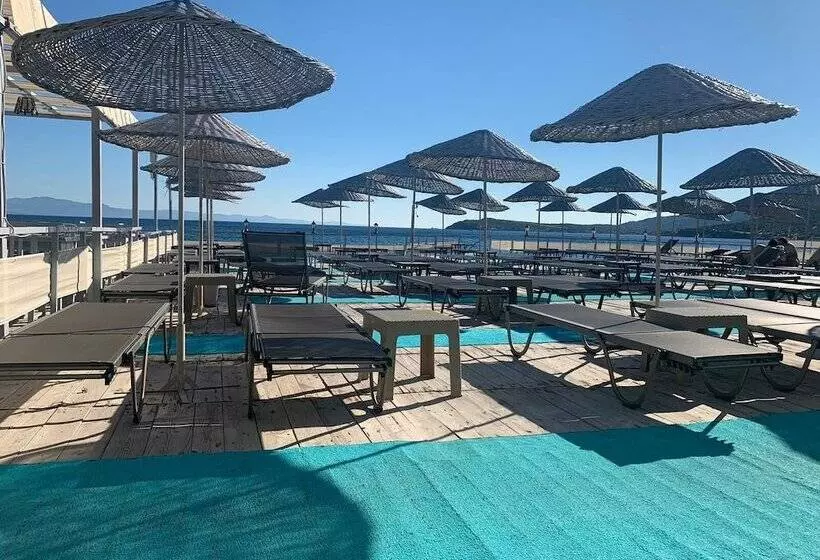 Hotelli Assos Villa Natura