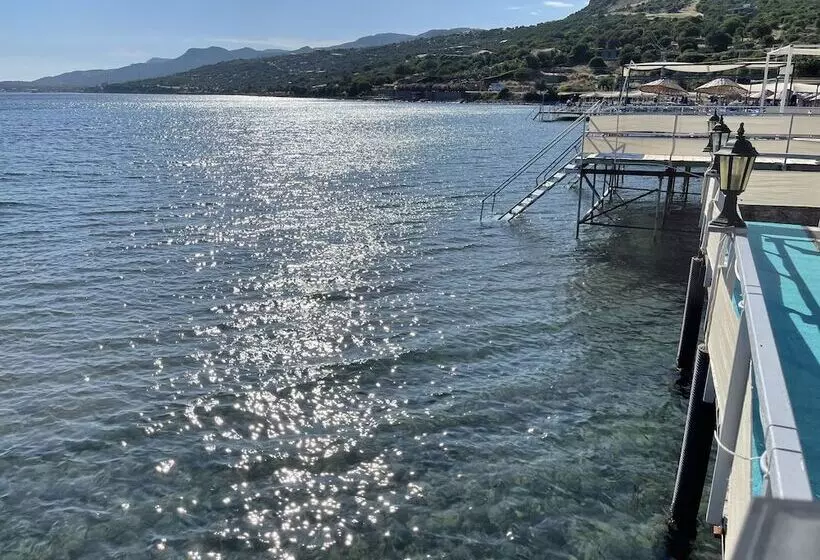 Hotelli Assos Villa Natura