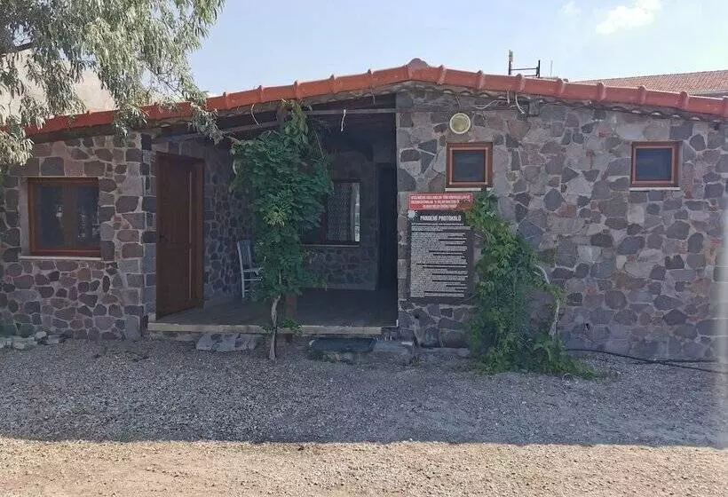 Hotelli Assos Villa Natura