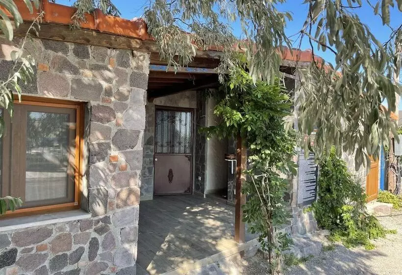 Hotelli Assos Villa Natura