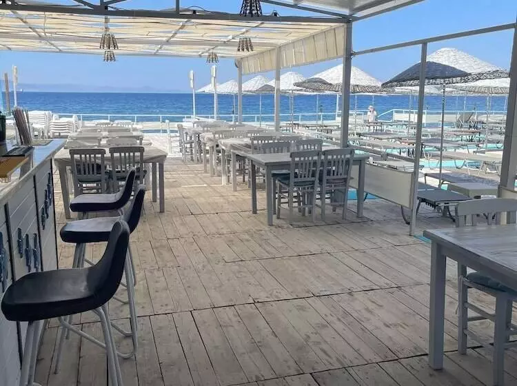 Hotelli Assos Villa Natura