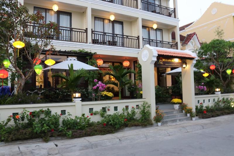 هتل Roxana River Villa