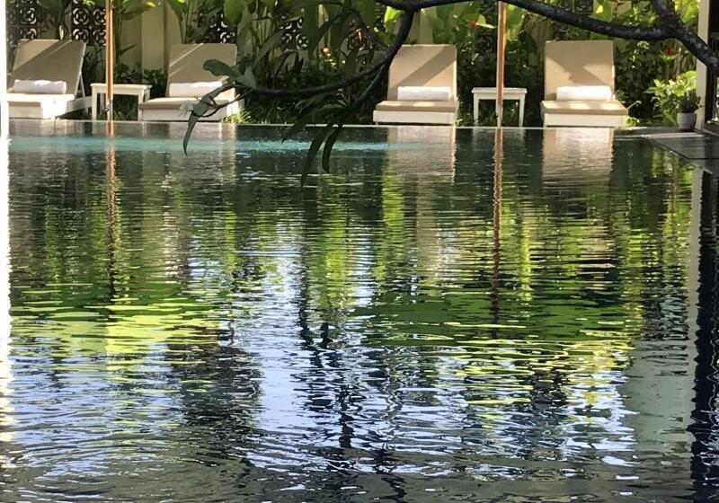 هتل Roxana River Villa