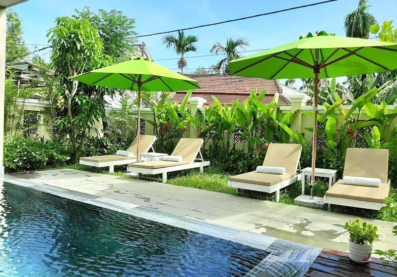 هتل Roxana River Villa