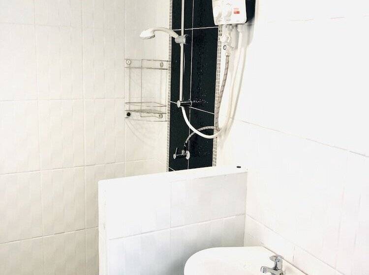 בית מלון כפרי S2 At Uthai Uthaithani