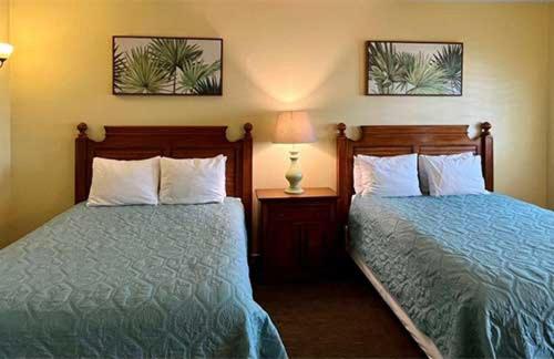 هتل Seashell Village Resort Near The Beach With Kitchens