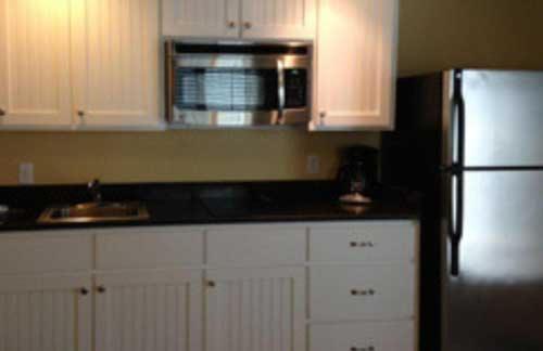 هتل Seashell Village Resort Near The Beach With Kitchens