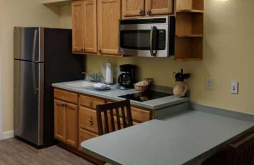 هتل Seashell Village Resort Near The Beach With Kitchens