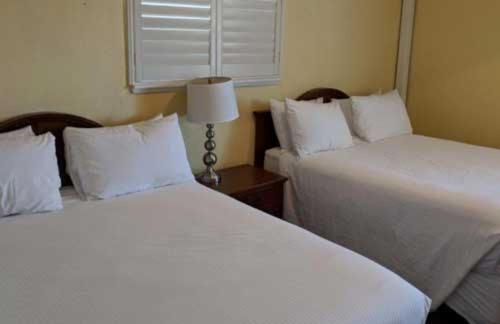 هتل Seashell Village Resort Near The Beach With Kitchens