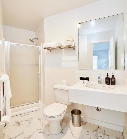 בית מלון כפרי The Sunset Montauk