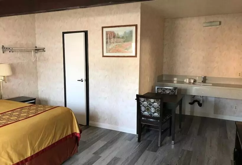 Motelli Manhattan Inn & Suites