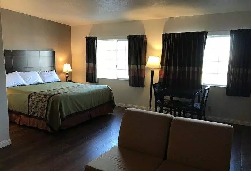 Motelli Manhattan Inn & Suites