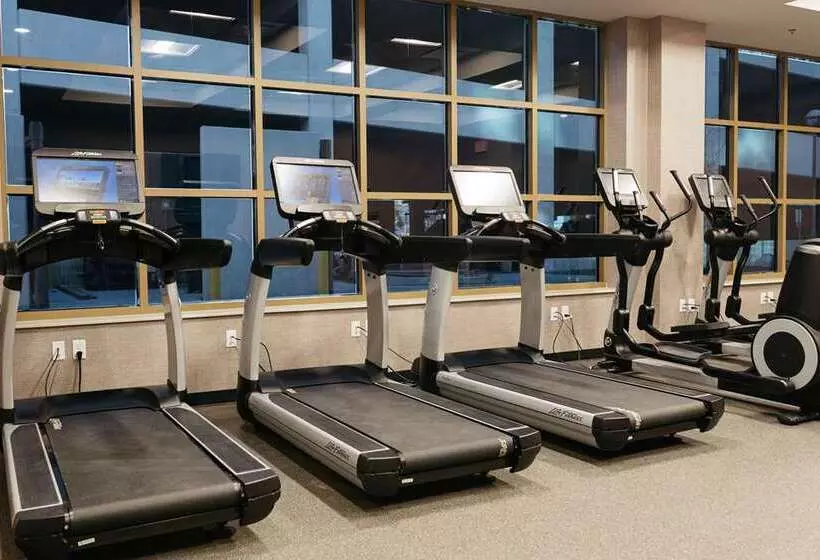 The Axis Moline Hotel, Tapestry Collection By Hilton