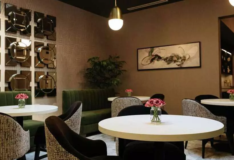 The Axis Moline Hotel, Tapestry Collection By Hilton