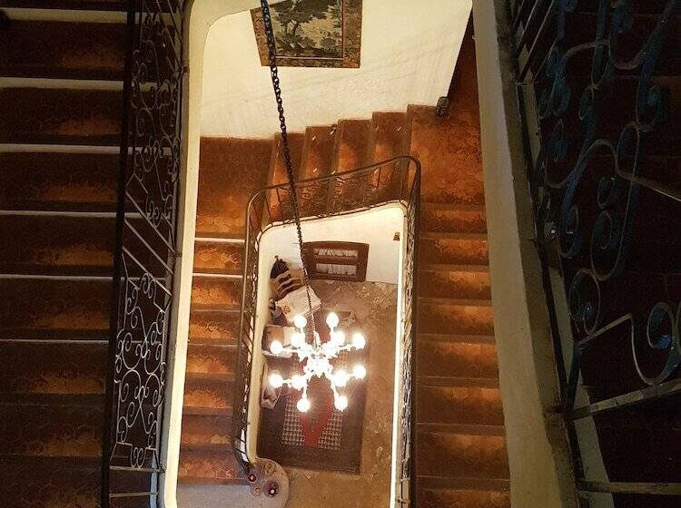 تختخواب و صبحانه La Bastide De L Adrech