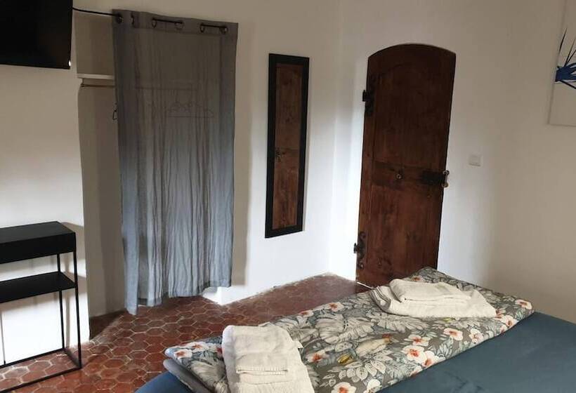 تختخواب و صبحانه La Bastide De L Adrech