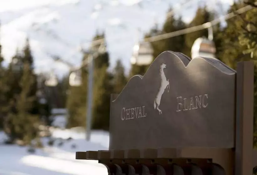 ホテル Cheval Blanc Courchevel