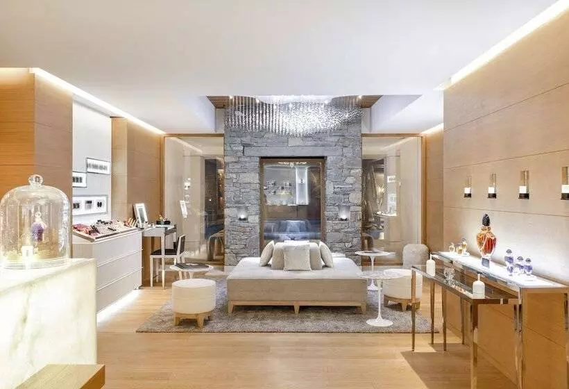 ホテル Cheval Blanc Courchevel