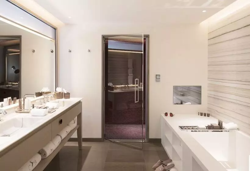 ホテル Cheval Blanc Courchevel