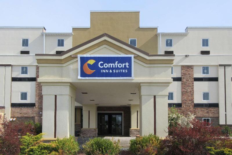 Отель Comfort Inn & Suites