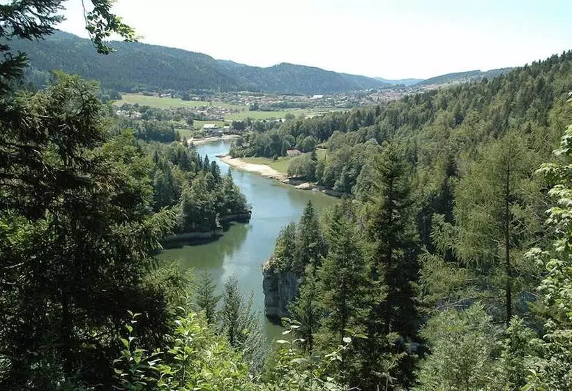 Hotelli Fleur De Lis