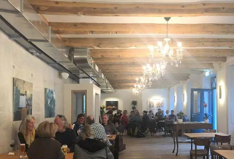 Hotelli Fleur De Lis