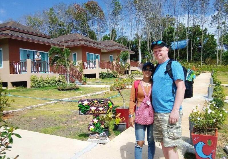 בית מלון כפרי Sunrise Beach Koh Yao Resort