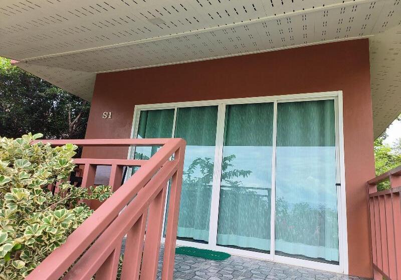 בית מלון כפרי Sunrise Beach Koh Yao Resort