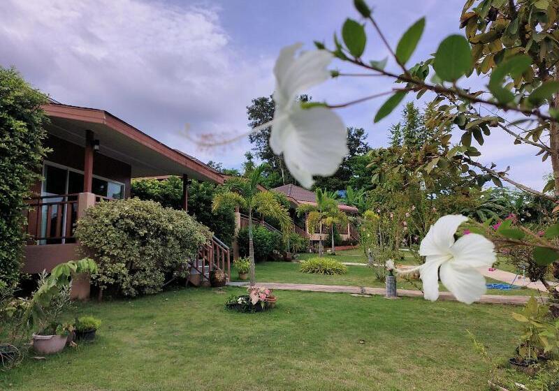 בית מלון כפרי Sunrise Beach Koh Yao Resort