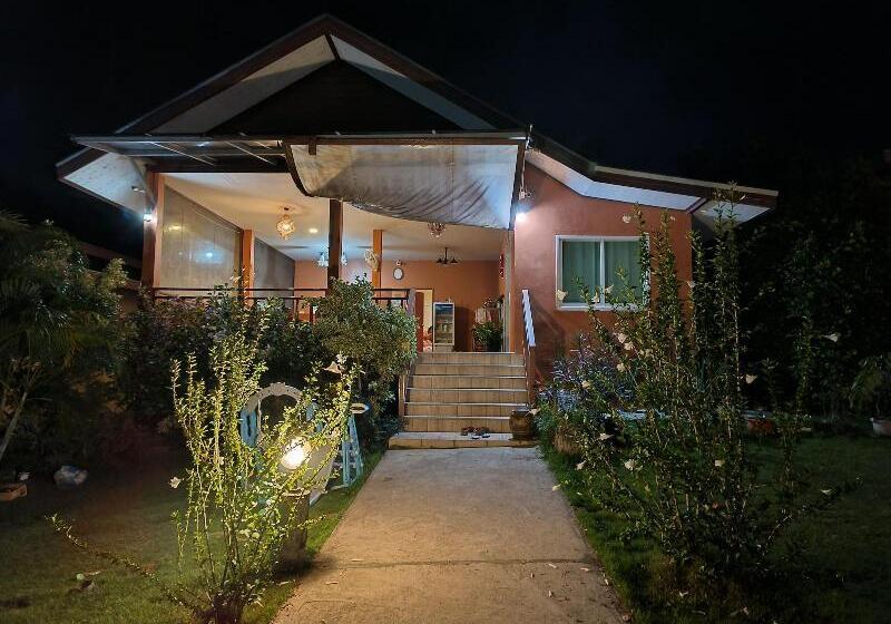 בית מלון כפרי Sunrise Beach Koh Yao Resort