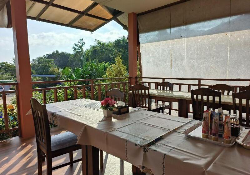 בית מלון כפרי Sunrise Beach Koh Yao Resort