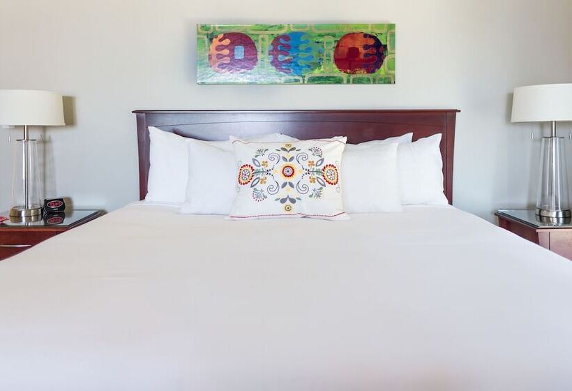 Hotel Whale Cove Inn