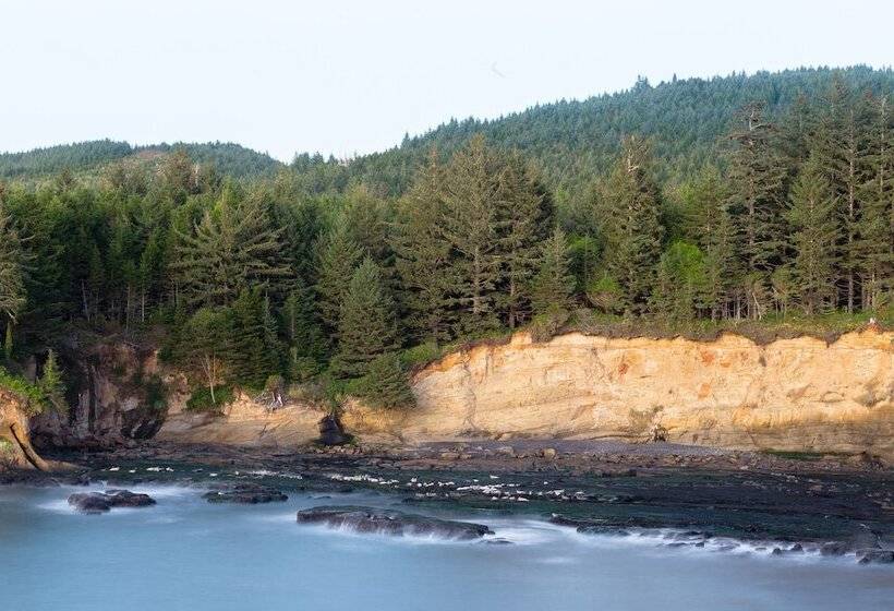 Hotel Whale Cove Inn