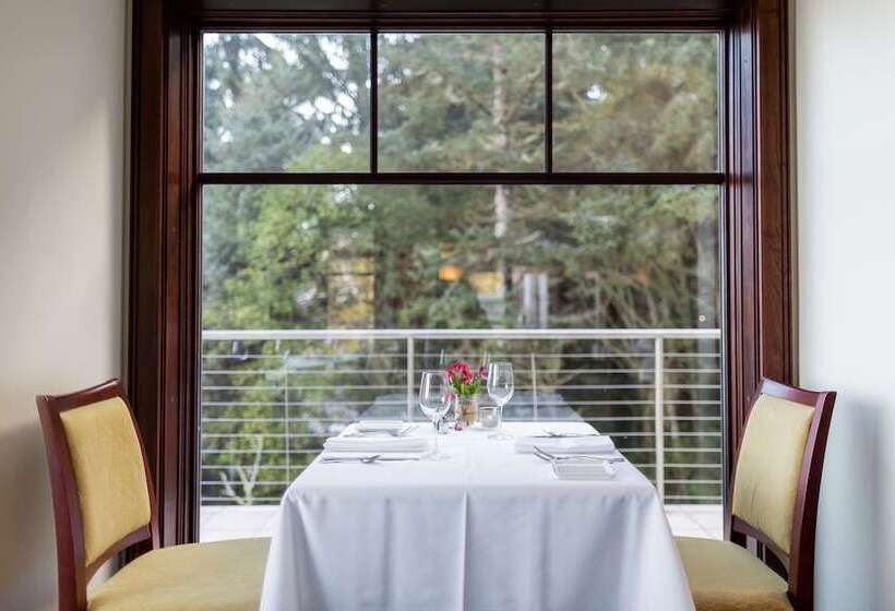 Hotel Whale Cove Inn