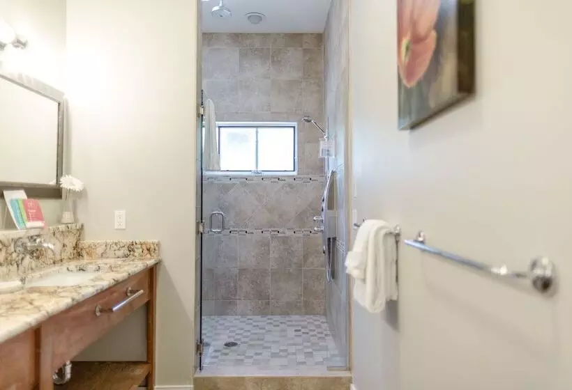 Hotelli Whale Cove Inn