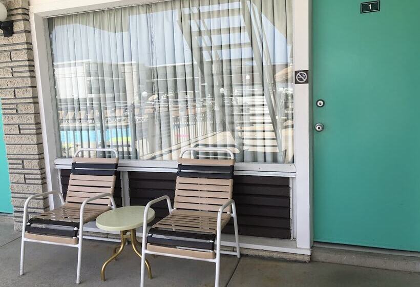 Panoramic Motel & Apartments