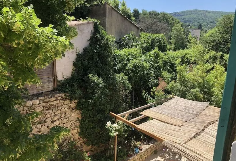 ペンション 1001 Ocres