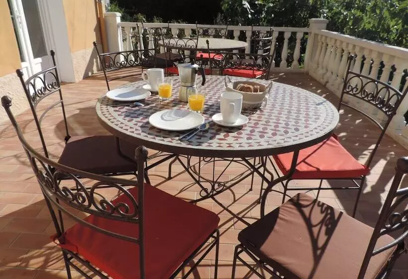 ペンション 1001 Ocres