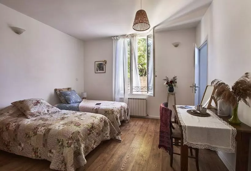 ペンション 1001 Ocres