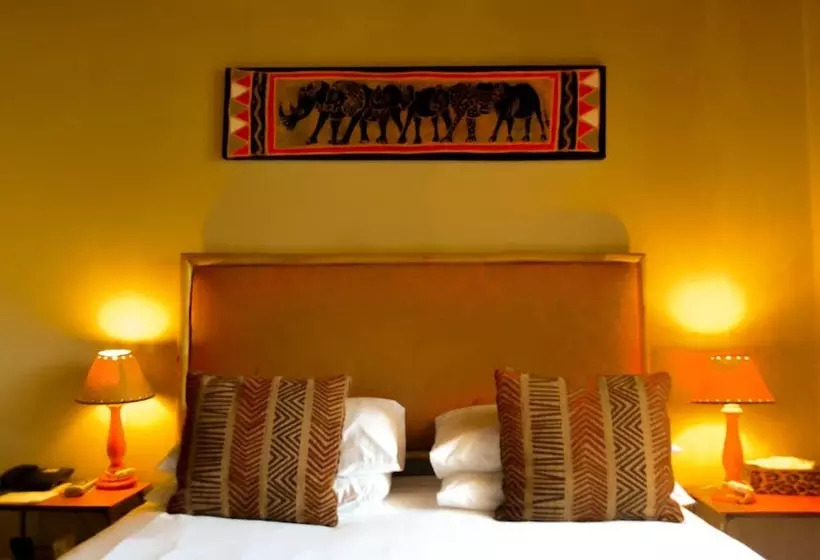 Отель Ikhaya Lodge